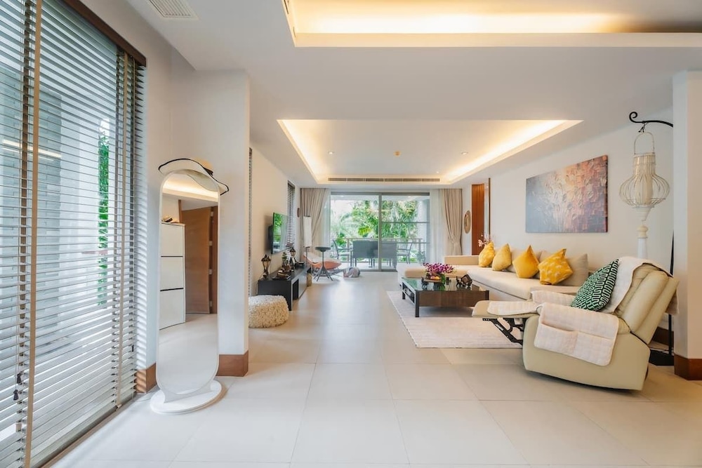 Elegant Beachfront 3BR Condo at Pearl of Naithon