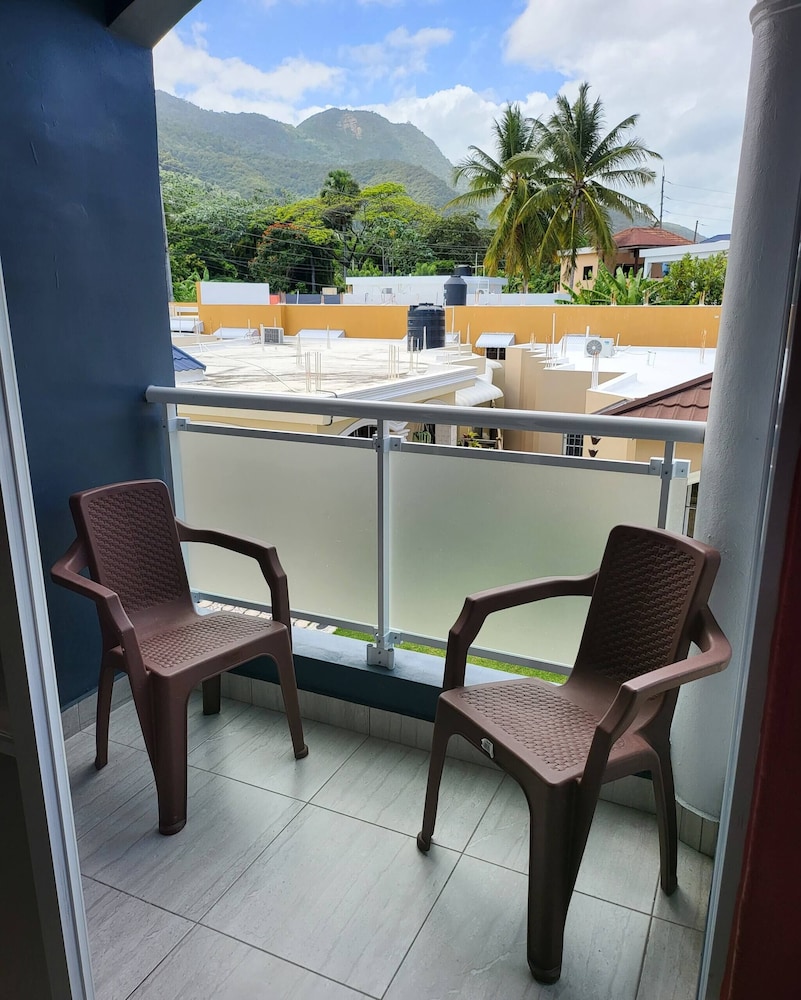 New and Modern 2 Bedroom Apt 5a view 4
