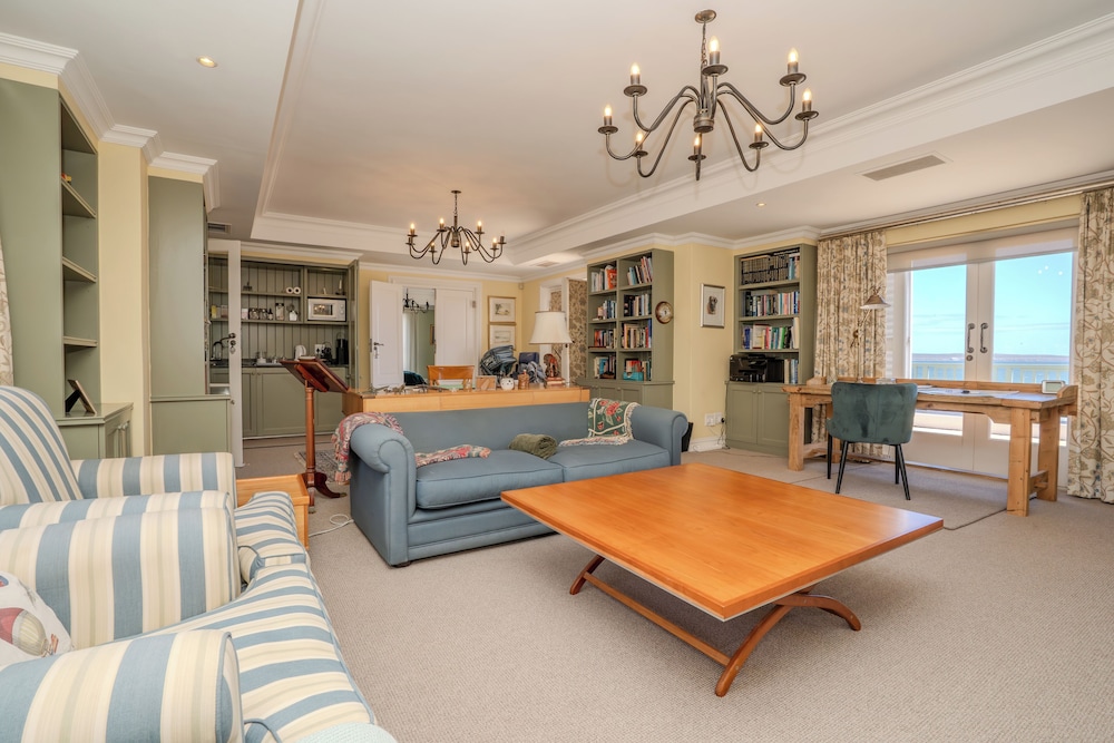 Charming Langebaan Holiday Home With Panoramic Views