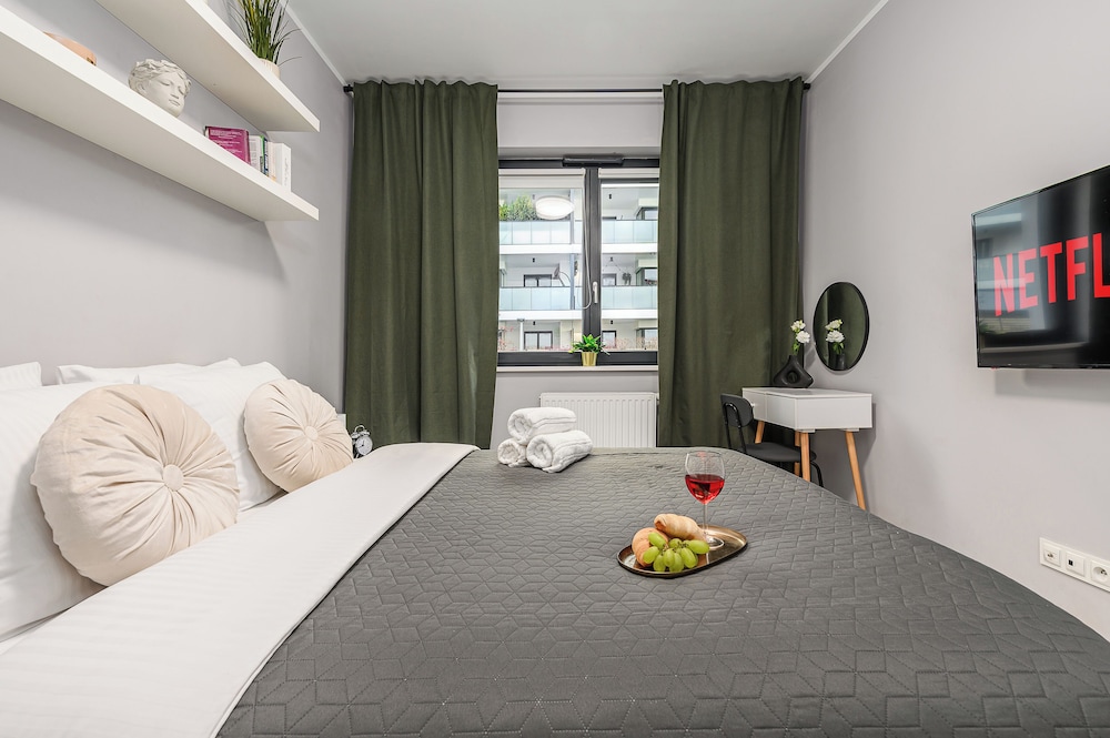 Lumina apartment near the train station