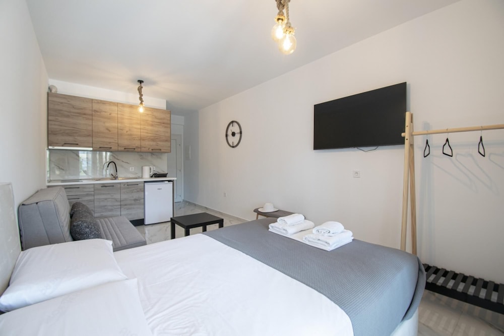 Nikiti Central Suites 5 by Travel Pro Services view 3