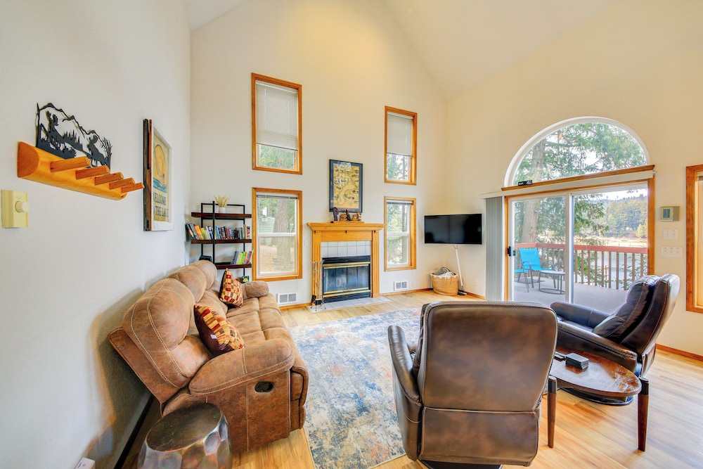 Boat, Fish, Swim: Lake Pend Oreille Gem w/ Deck!