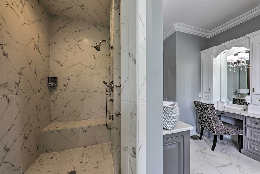 Huge Lebanon Estate w/ Resort-style Amenities view 2
