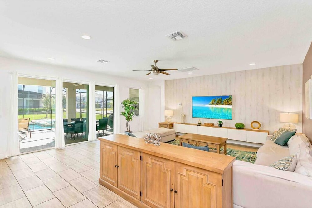 Super Size - 11br Spacious Home w Pool HOT TUB