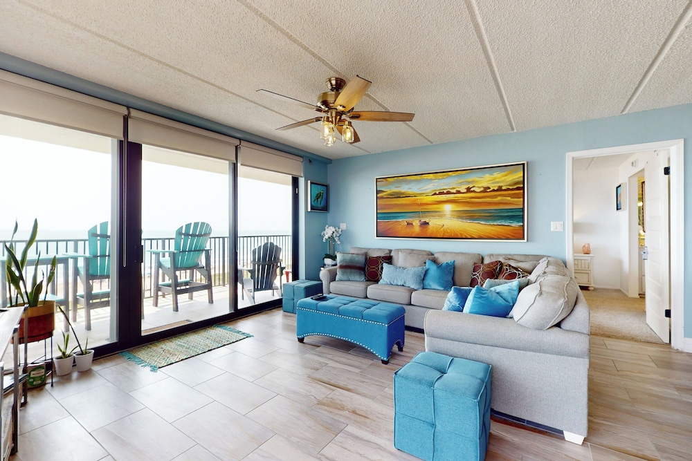 Beautifully Furnished Condo w/ Breathtaking Views