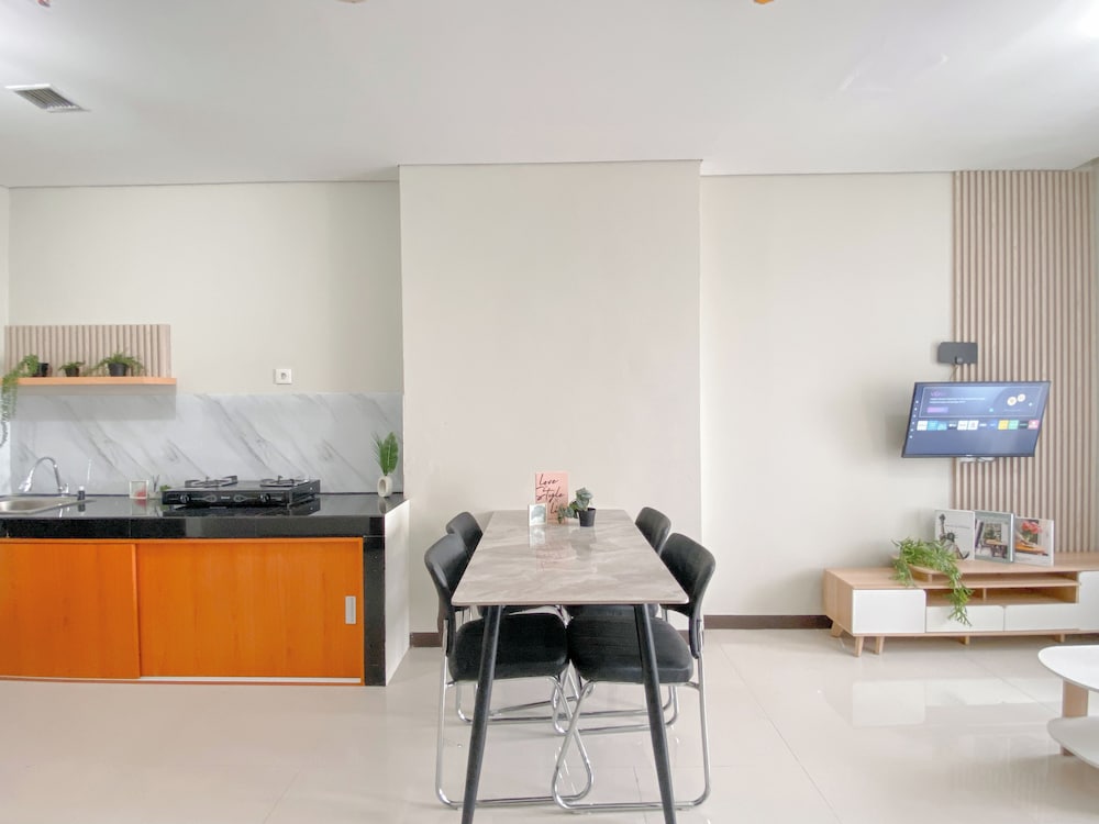 Comfortable And Homey 2Br Apartment Nifarro Park