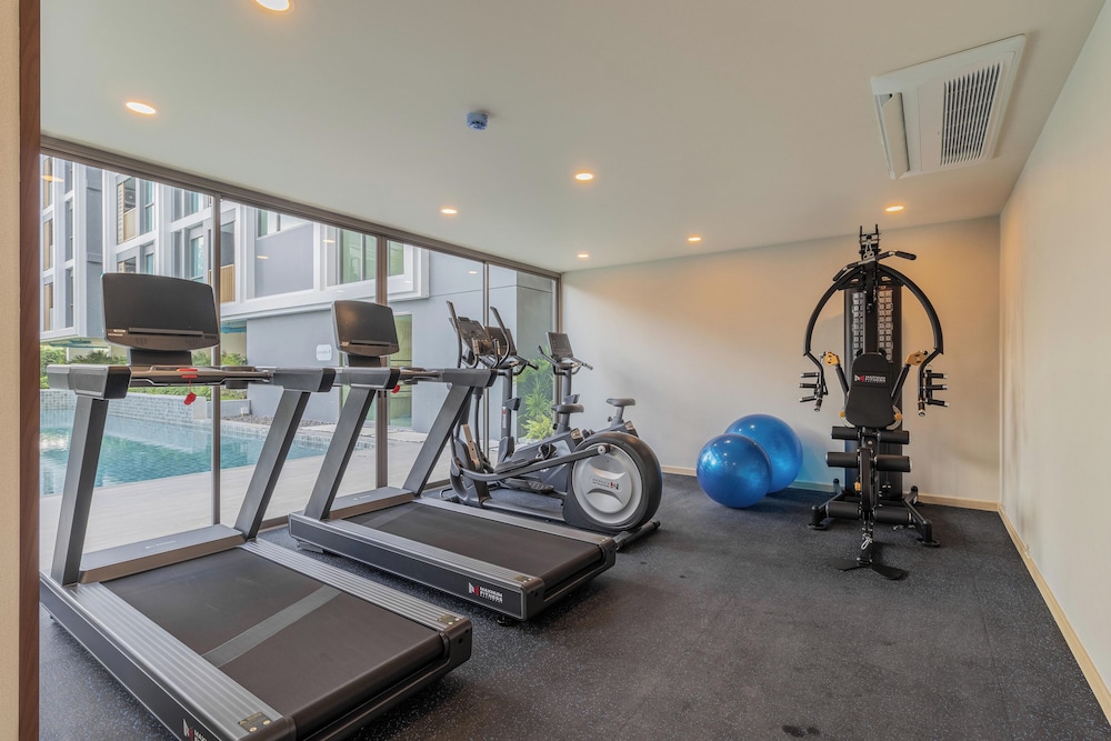 New Condo w Pool Gym Beach Nearby C247
