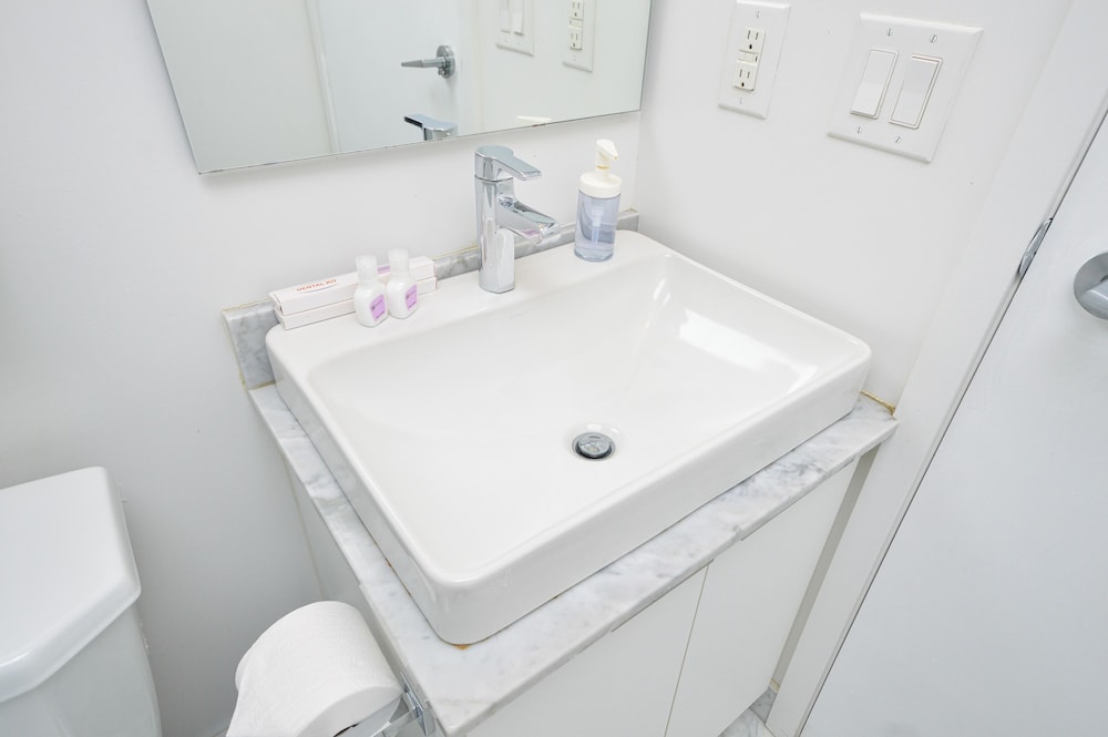 Downtown Toronto Condo near Scotiabank Arena
