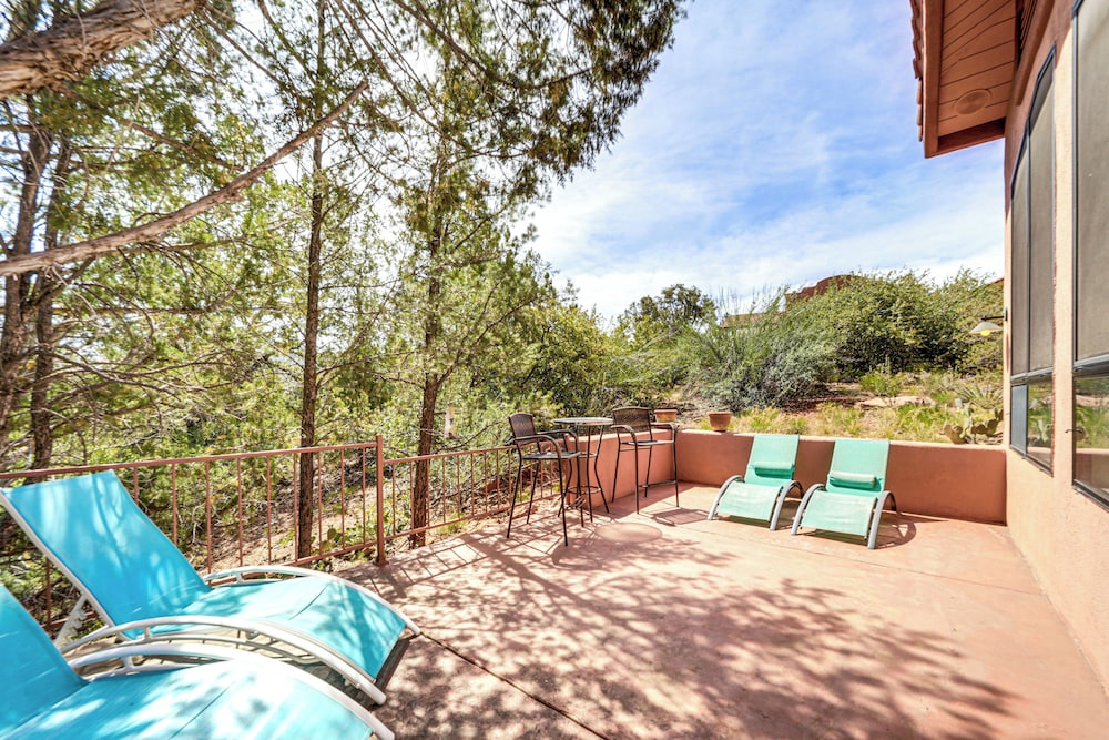 Group Getaway w/ Outdoor Oasis in Sedona!