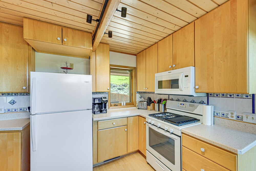 1 Mi to Dtwn Red Lodge: Mtn-view Cabin Getaway