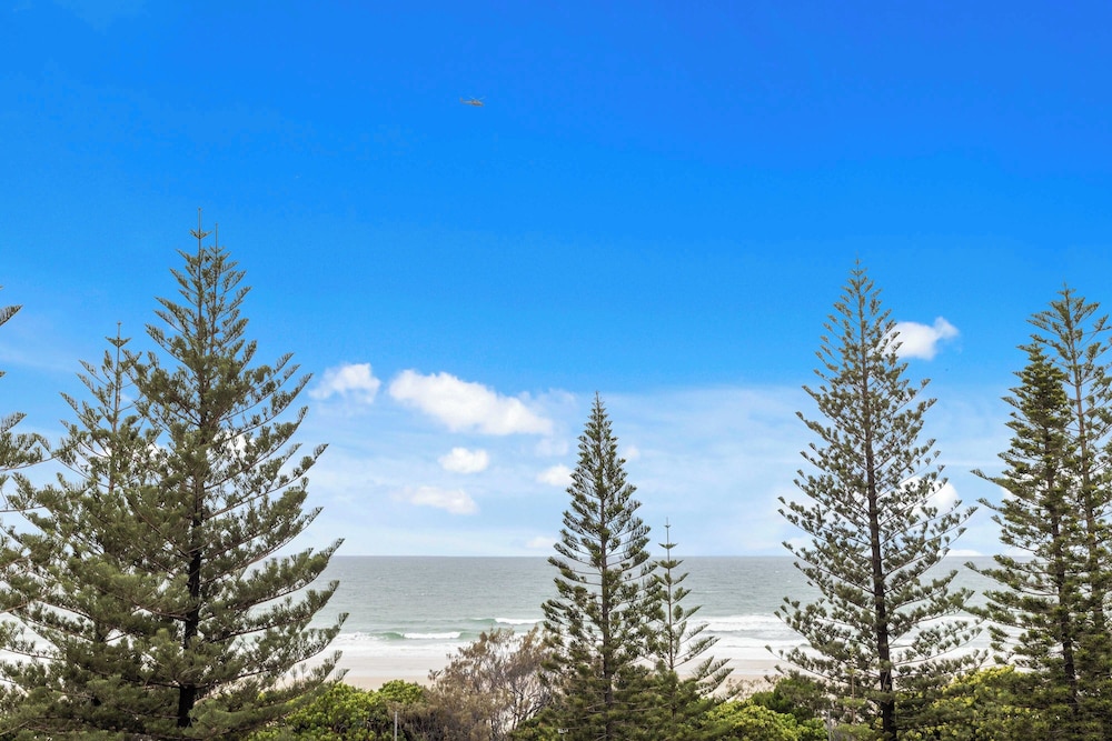 Iconic Burleigh Beachfront Apartment