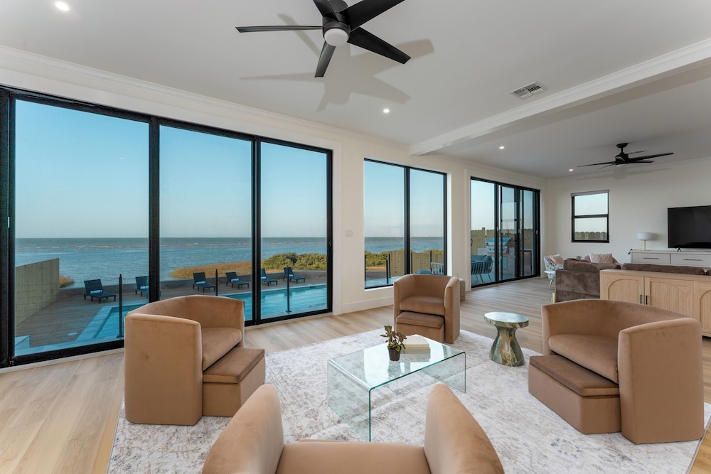 Spacious Bay