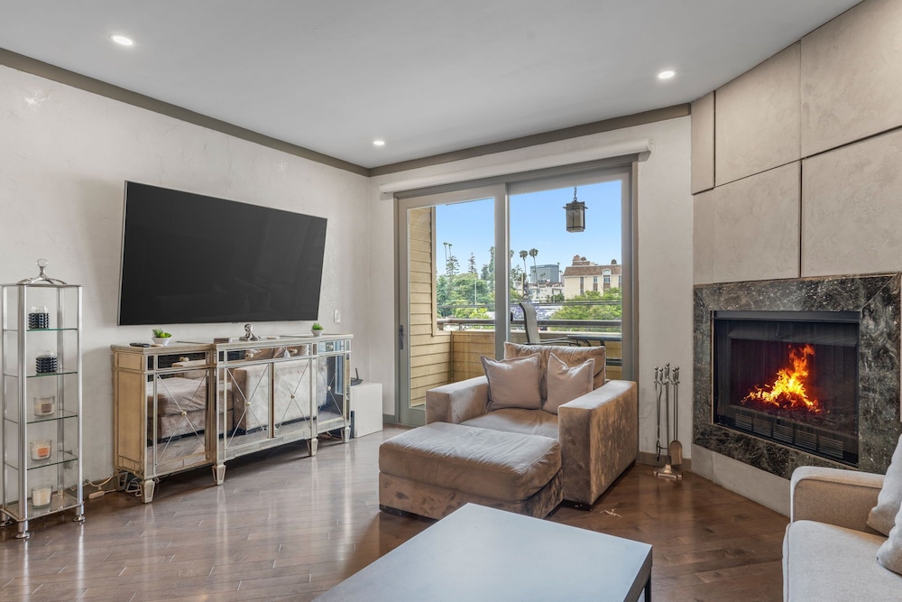 Stylish Westwood Condo