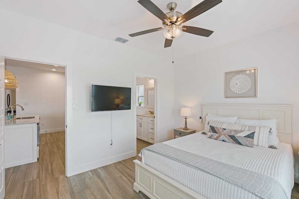 Chancla - Pet Friendly! Community Pool!