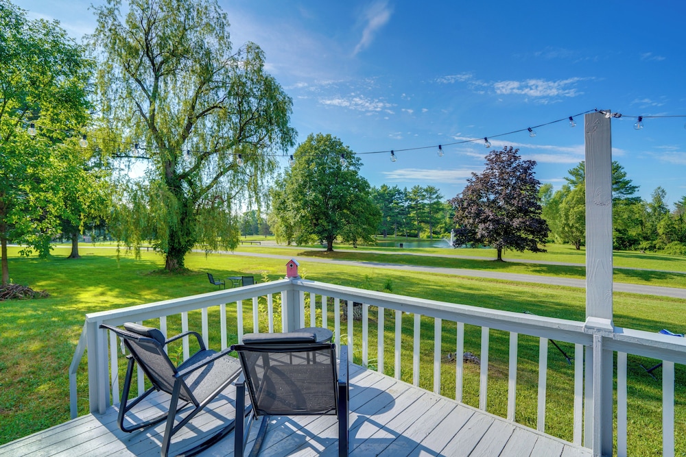 Fire Pit, Deck & Water Views: Athens Home!