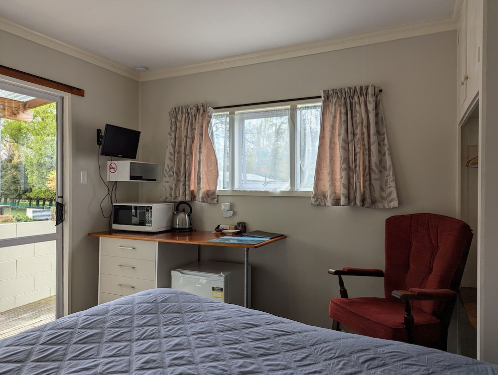 Burkes Pass Country Motel