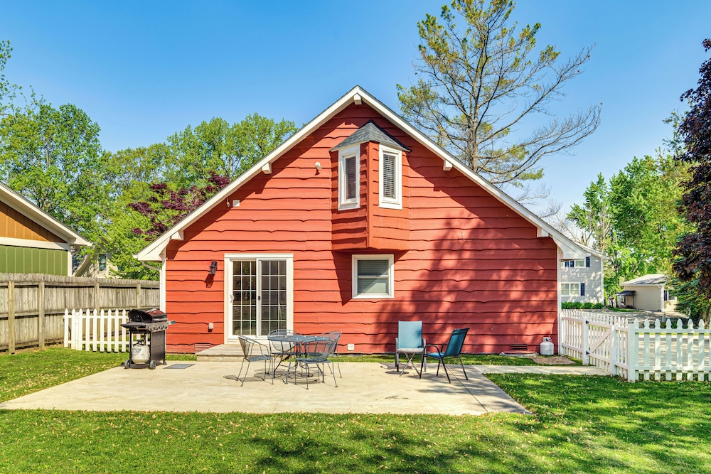 Walk to Reservoir: Cicero Home w/ Furnished Deck!