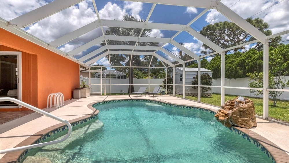 Sunset Oasis Englewood 2 Bedroom Private Pool Home Fully Fenced Yard- Dog friendly 2 Home