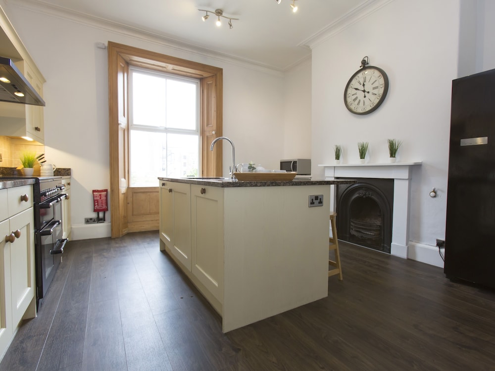 6 Abbey Terrace