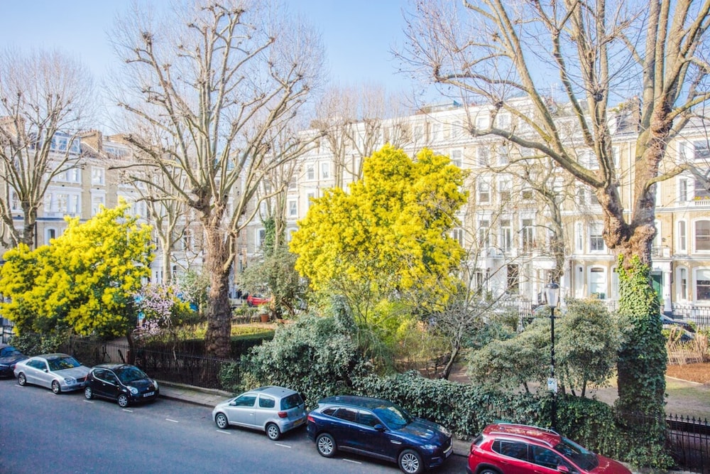 Modern & Spacious 1 Bedroom Apartment in London