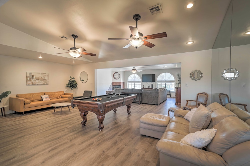 Putting Green & Pool Table: Lake Havasu City Gem!