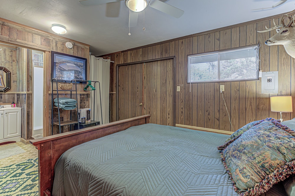 Kingsland Duo 2 Cottages in 1 w/ Lakeview! - Property Image 25