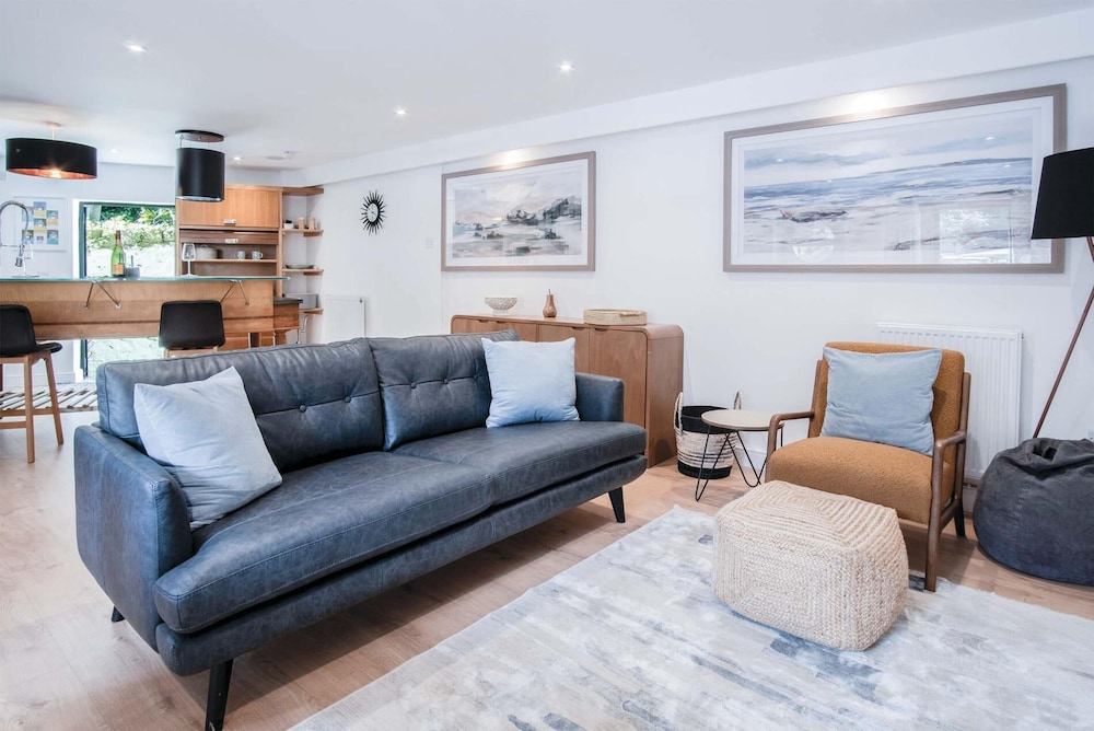 The Cottage - 2 Bedroom Cottage - Tenby
