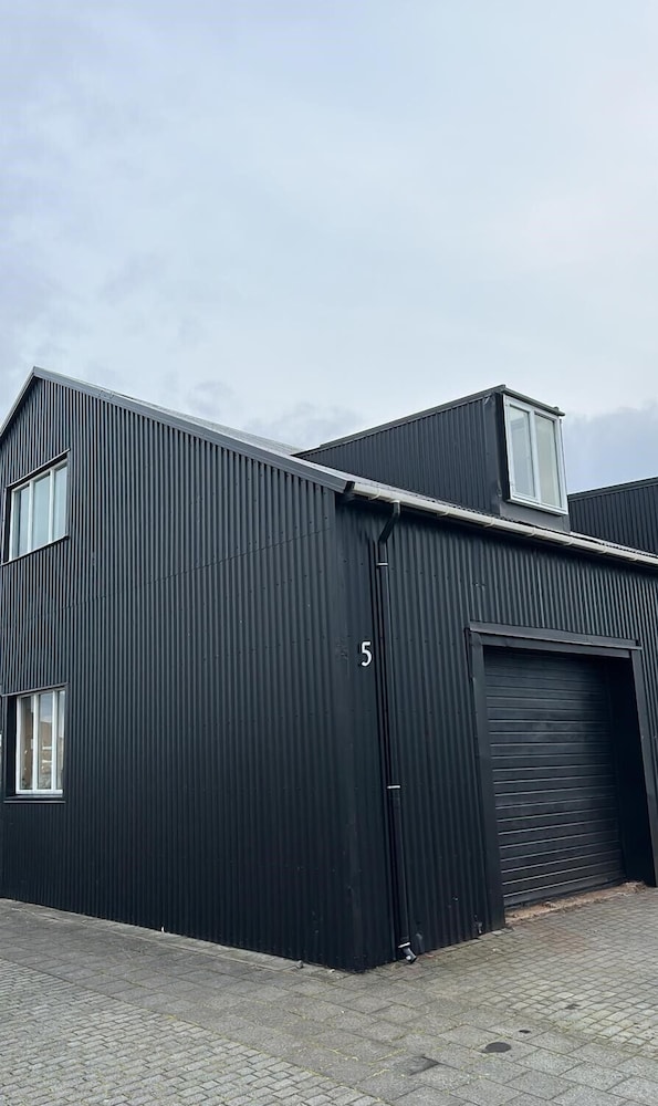 Hotel Keflavik Luxury Apartments - Image 1