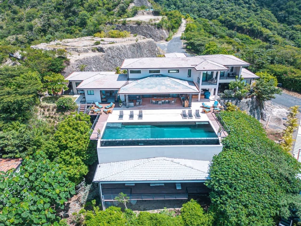 w Breathtaking 9BR Villa in Costa Rica