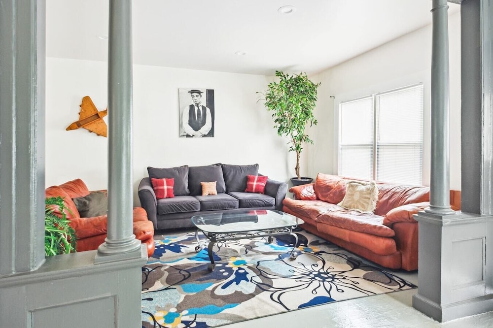 Spacious 4BR Getaway: Perfect for Family & Friends