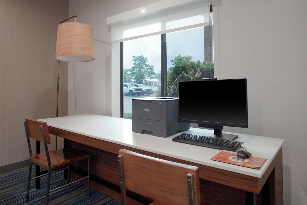 Roanoke Rapids Vacations - Holiday Inn Express  Suites Roanoke Rapids SE, an IHG Hotel - Property Image 28