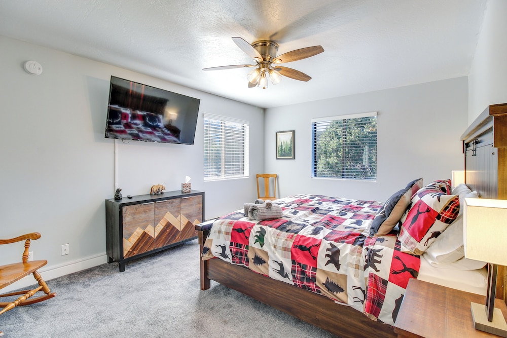 Eagar Vacation Rental Home w/ Spacious Deck! view 5