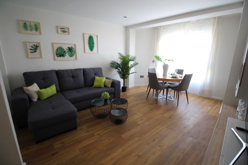 Almeria Vacations - Rueda Lopez - Esplendido apartamento de lujo - Property Image 1