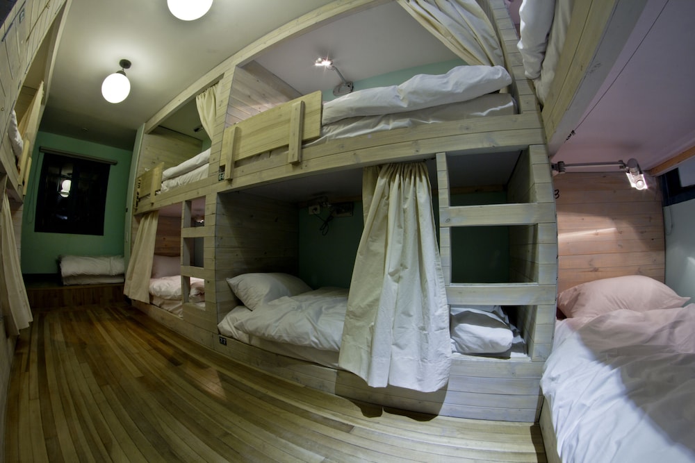 1212 Hostels