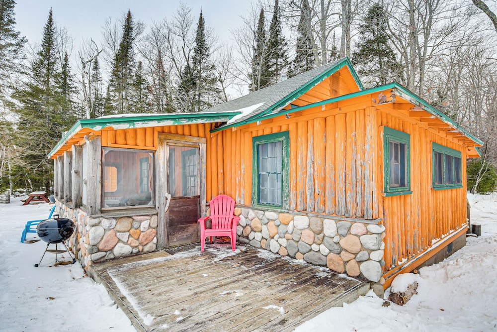 South Twin Lake Cabin w/ Seasonal Dock & Slip!