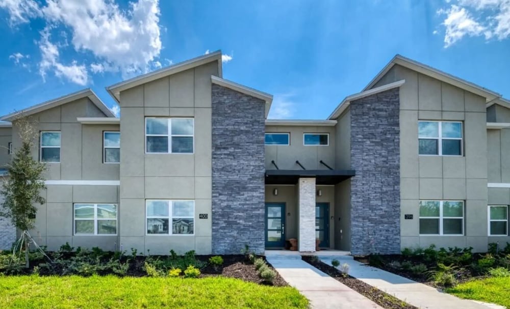 Hotel 4 Bedroom Villa at Champions Gate - Image 1