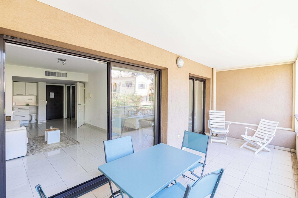 Charming 1 Bedroom Flat With Balcony/pool - Cannes
