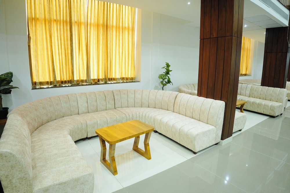 Shambhavi Hotel & Convention Centre