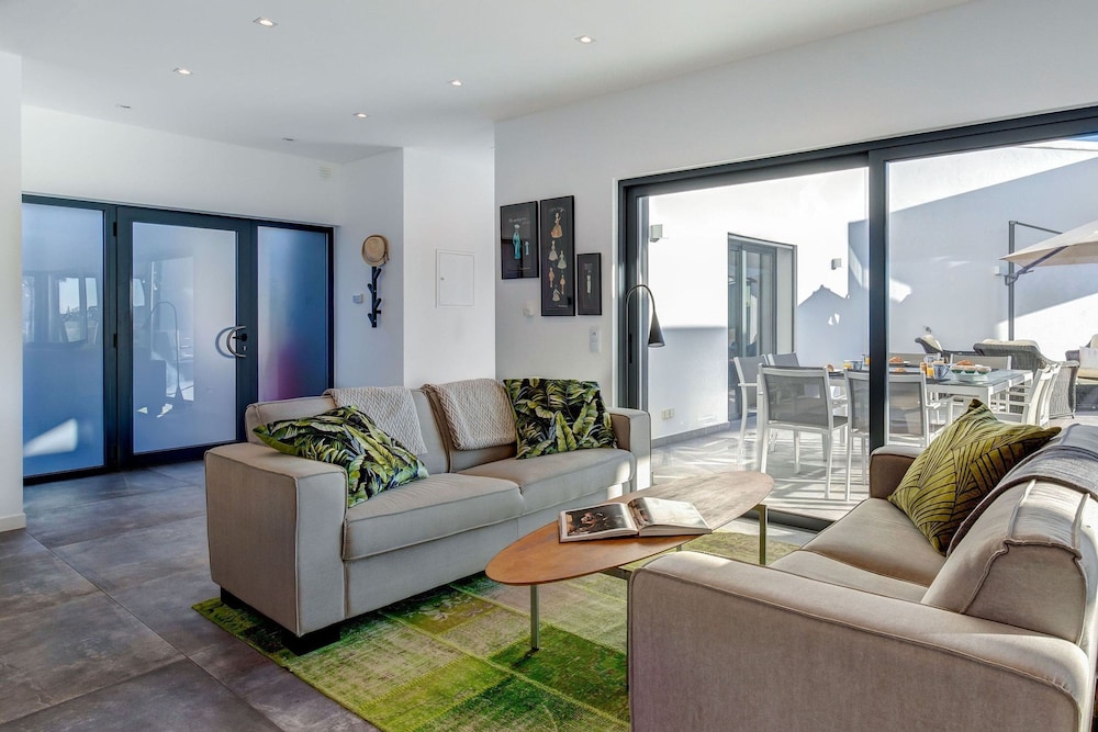 Casa Blanca Magnificent 4 Bedroom Villa With MOD