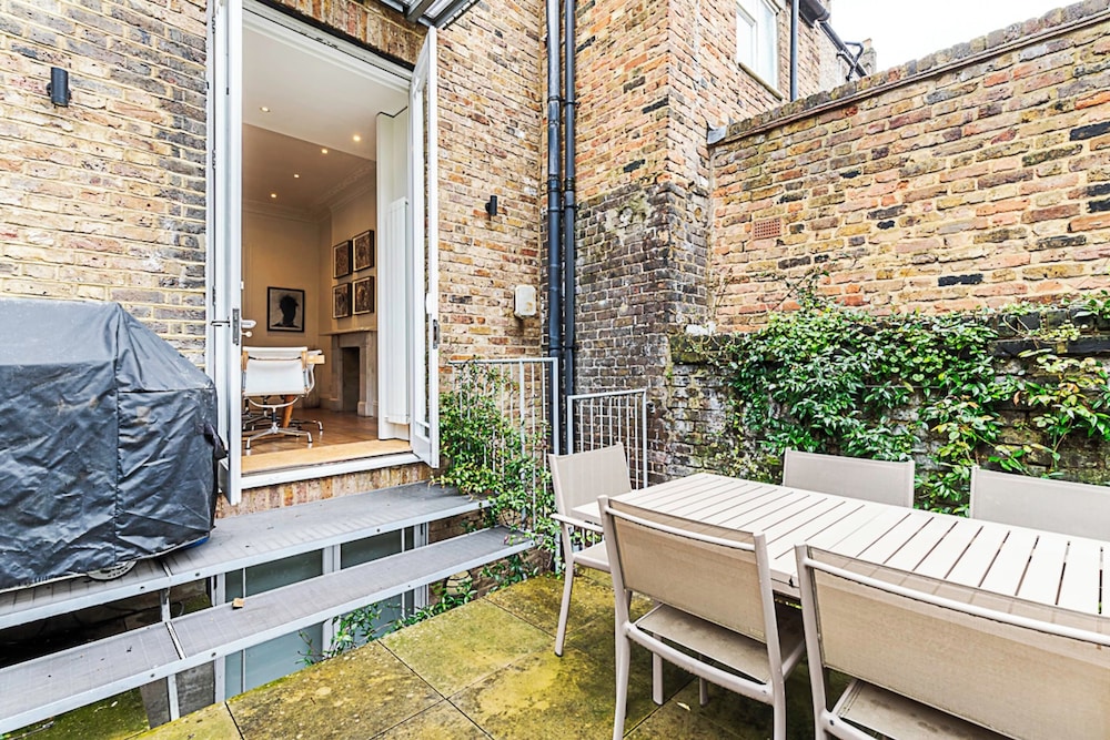 London Luxe Retreat: 5-bed Gem