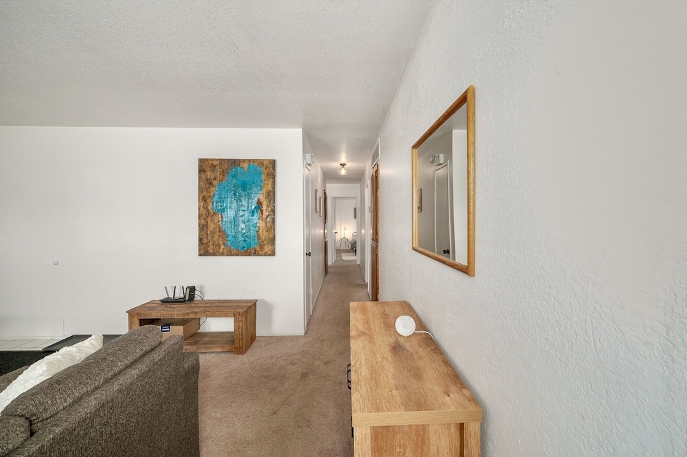 The Green Cabin A Few Blocks To Lake Tahoe 833t 3 Bedroom Home