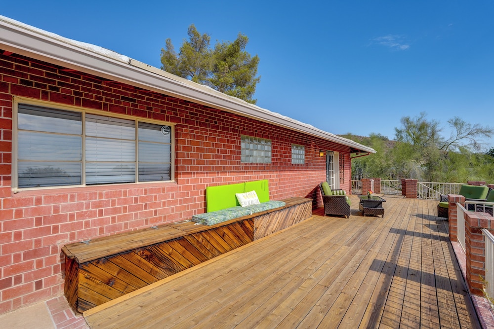 Close to Hiking & Biking: Mtn-view Phoenix Home