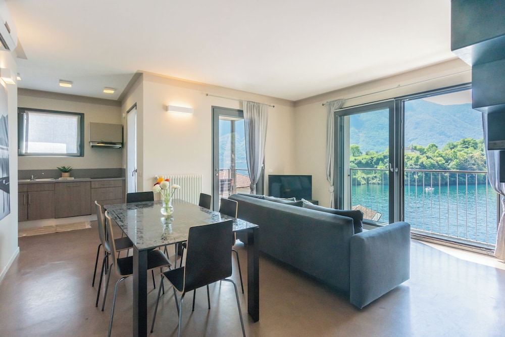 Mulino Vista Lake by Rent all Como
