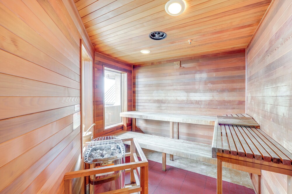 Hot Tub + Views: Luxe Mountain Escape in Yucaipa