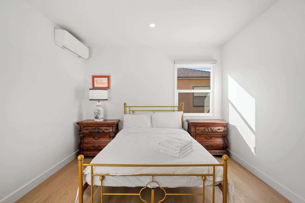 Cozy & Stylish Home Spacious, Fully Equipped Stay