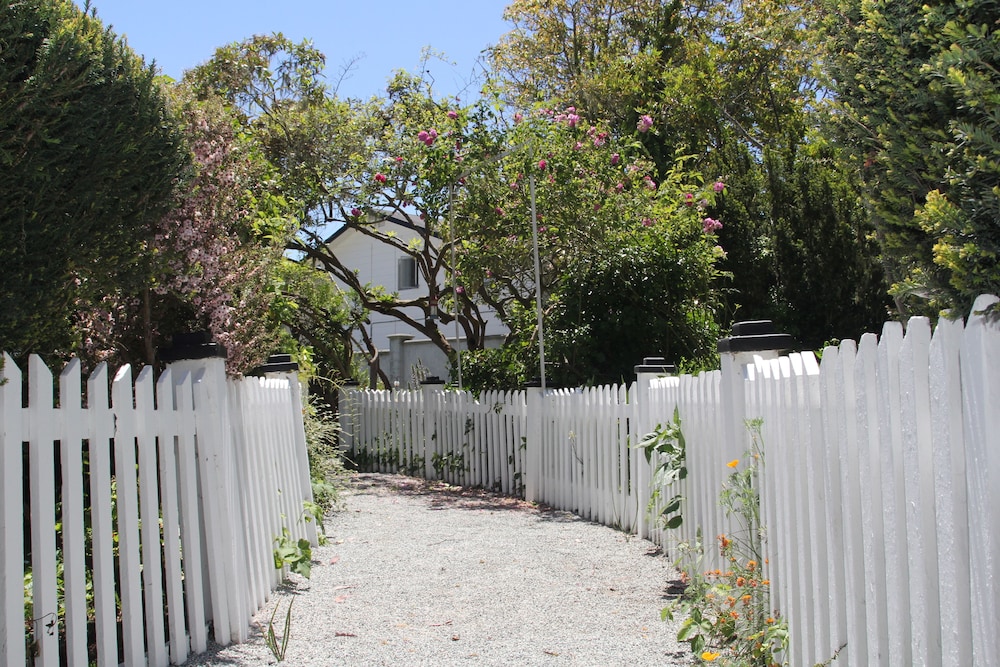 Monarch Cove Inn