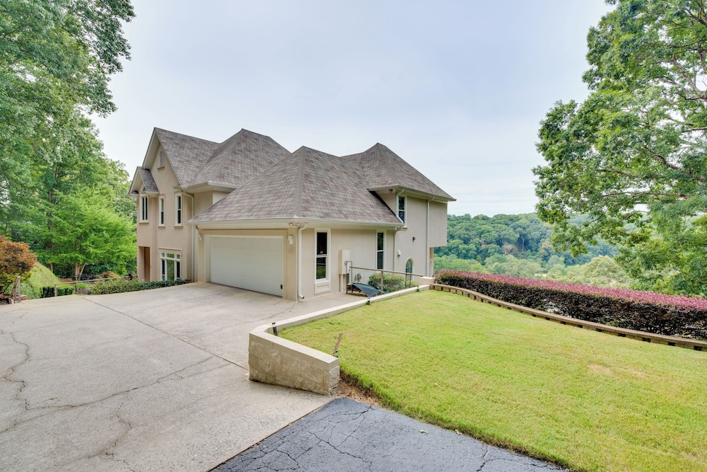 Modern Retreat w/ River View in Roswell!, photo 10