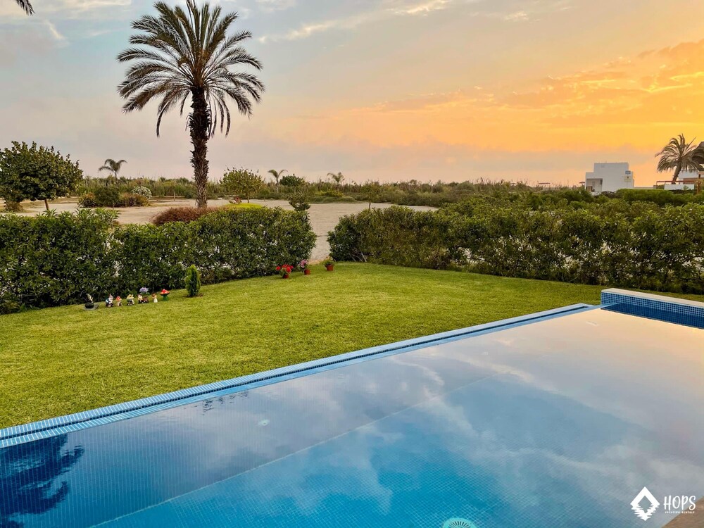 HOP Mykonos en Playa y Naturaleza de Chincha view 3