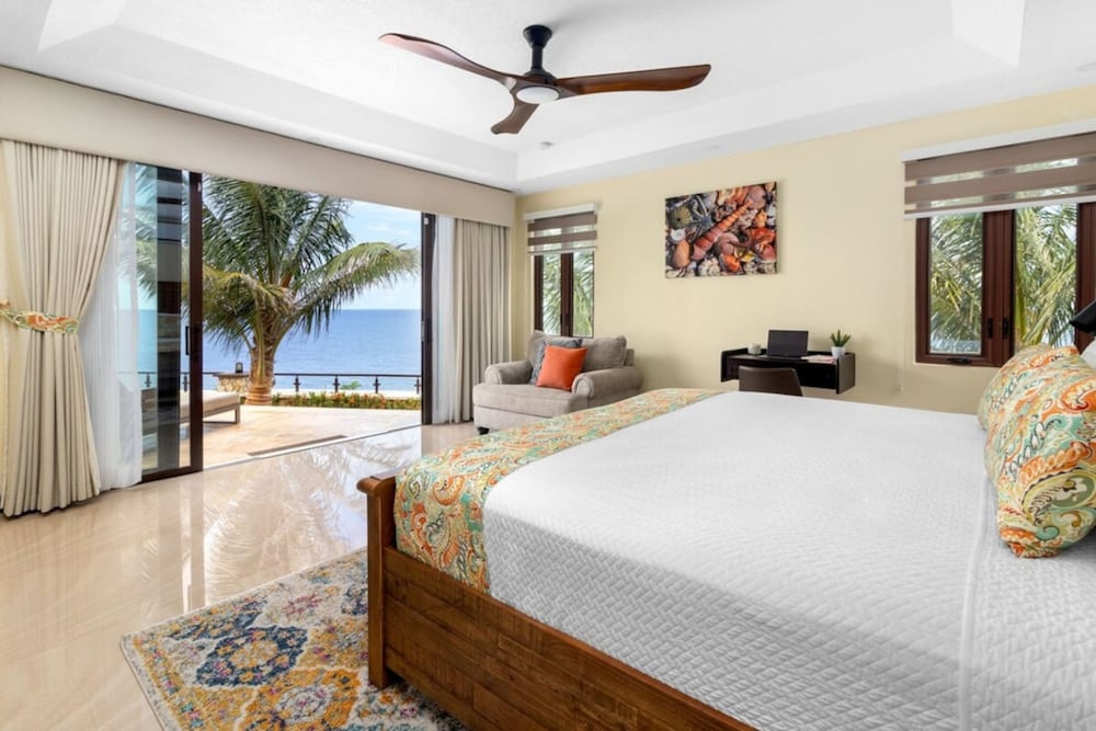 Luxury Oceanfront Villa in Tower Isle