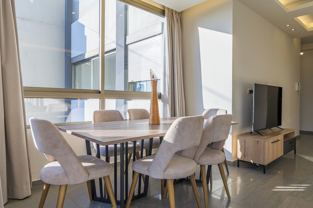 Elevate - Sleek 2-BR Apt by Santa Maria, Jal el Dib
